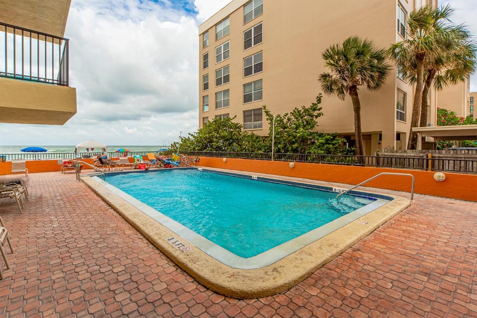 3BR Beachfront Getaway LARGE Balcony Apartment in Madeira Beach