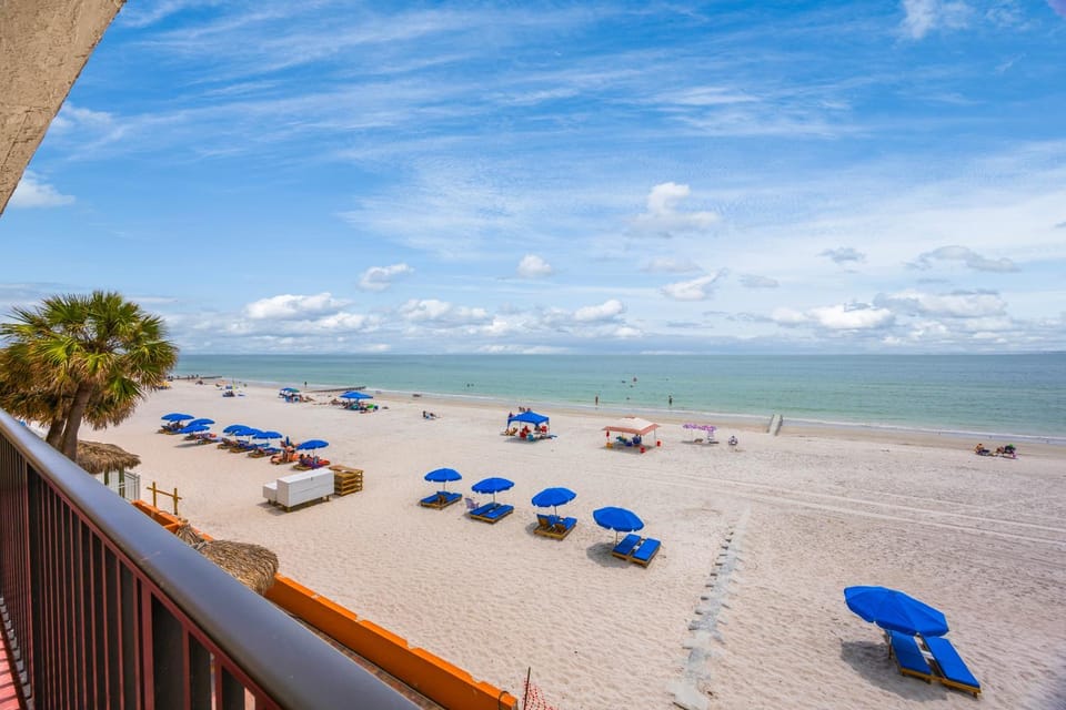 3BR Beachfront Getaway LARGE Balcony Apartment in Madeira Beach