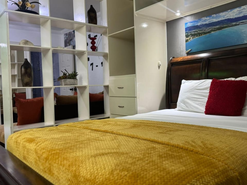 Budget Kingston Classic - Kensington Nest Apartment in Kingston