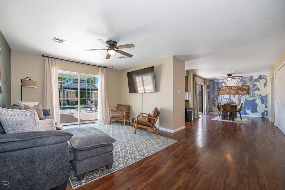 Living room, Seating area, Dining area