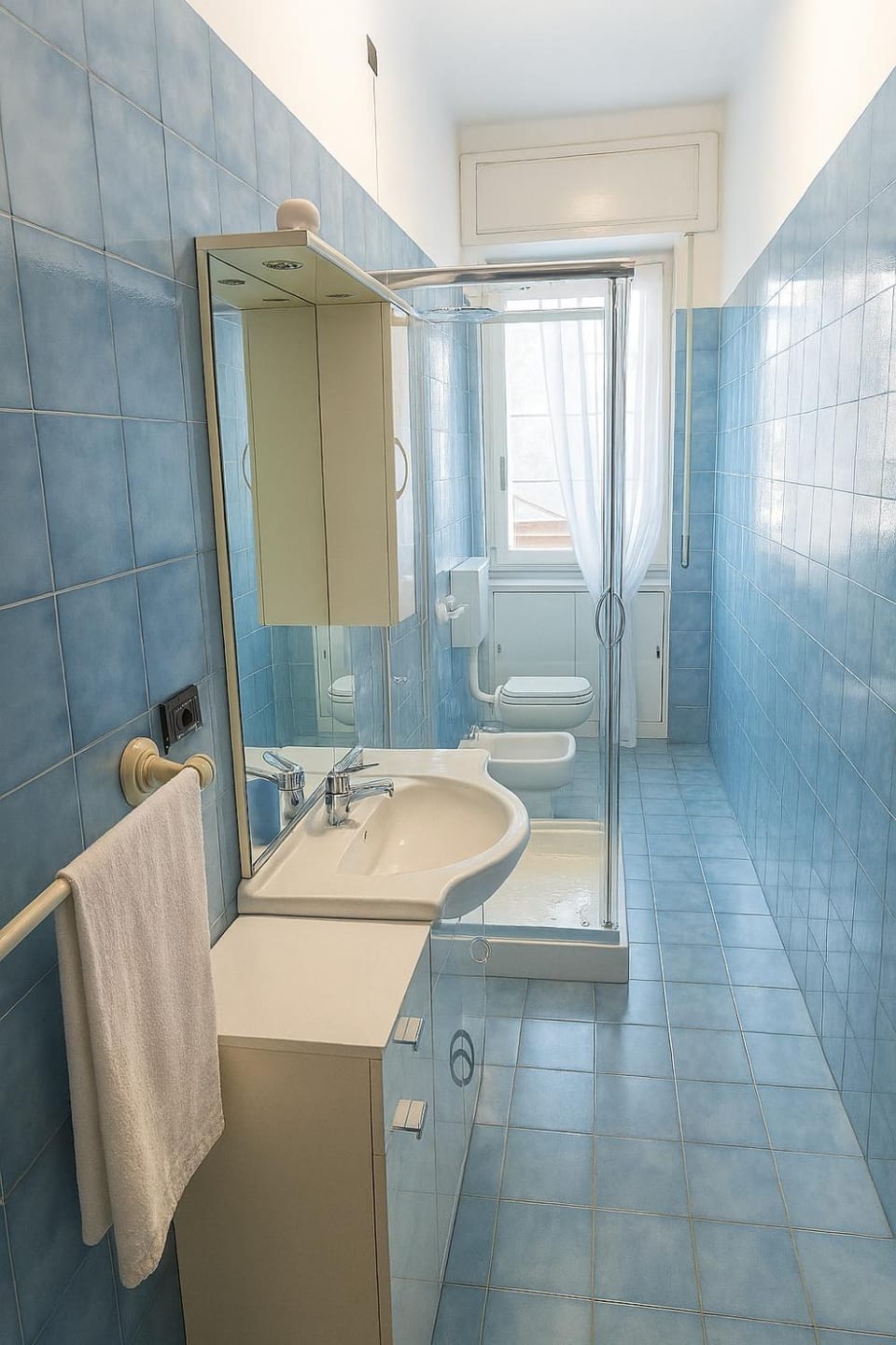 Shower, Toilet, Bathroom, bidet, towels