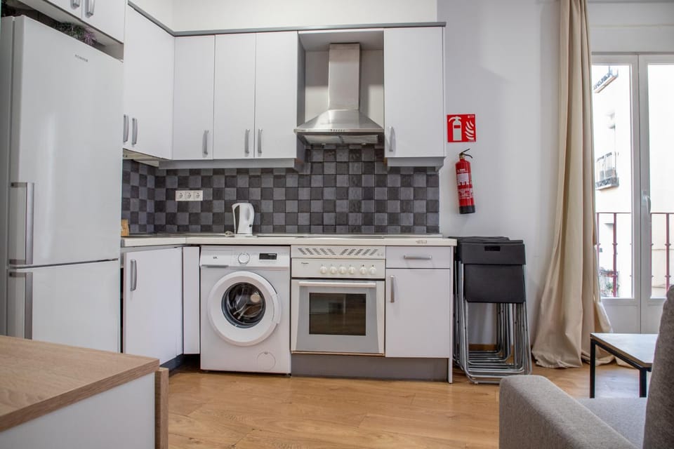 Kitchen or kitchenette, stove, washing machine