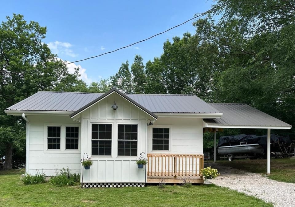 Property building, Day