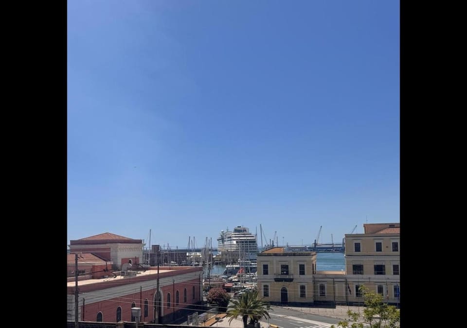 View (from property/room), City view, City view, Landmark view, Landmark view, Sea view, Sea view, Street view, Street view