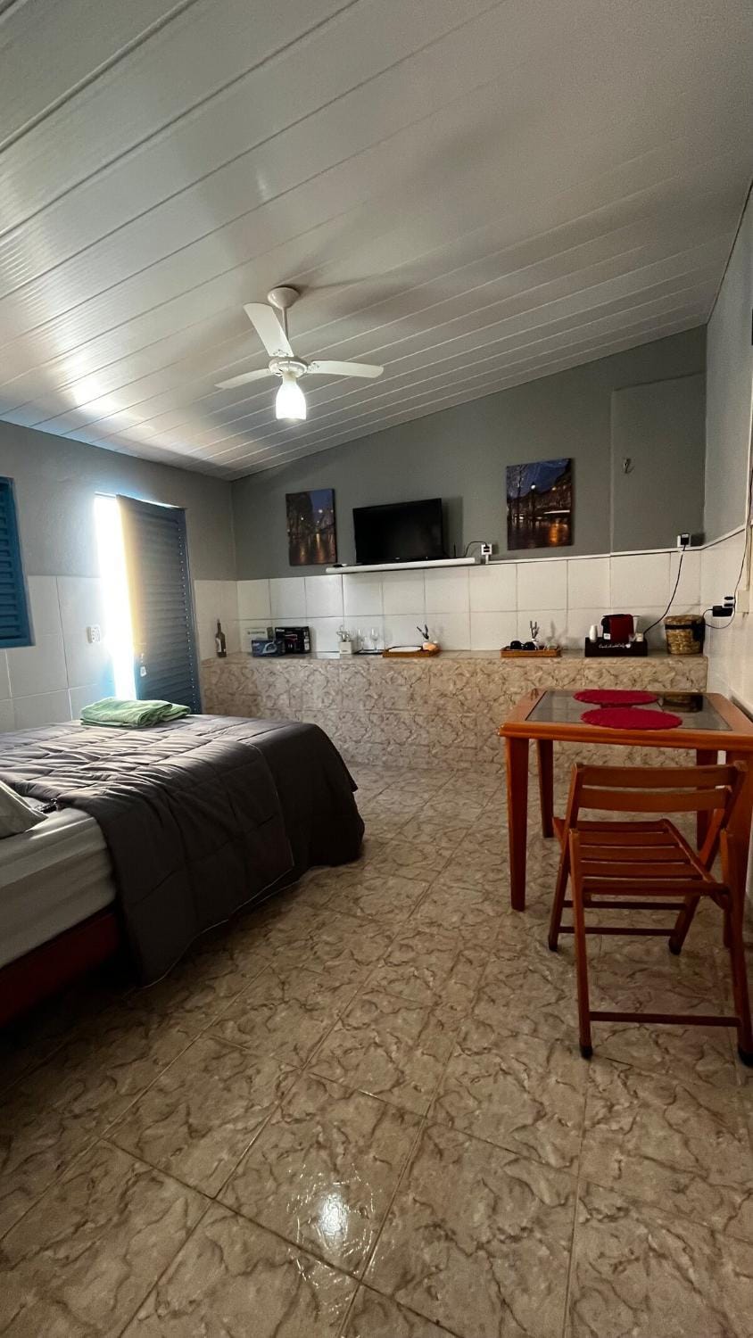 TV and multimedia, Photo of the whole room, Dining area, Bedroom