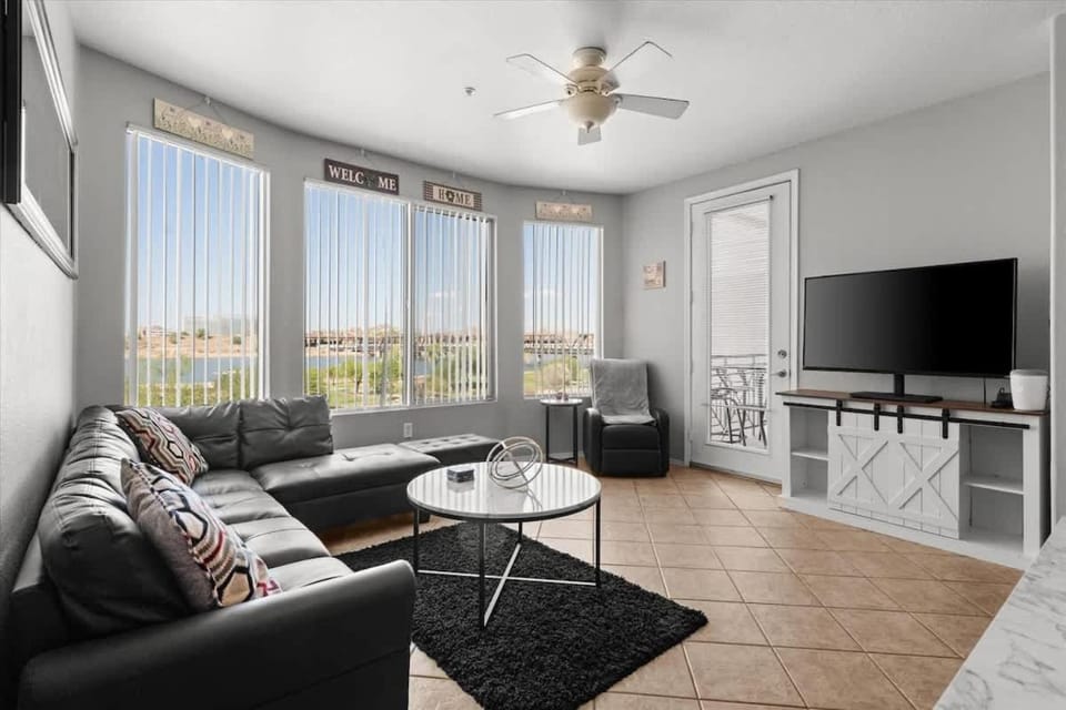 Lakefront Serenity House in Tempe