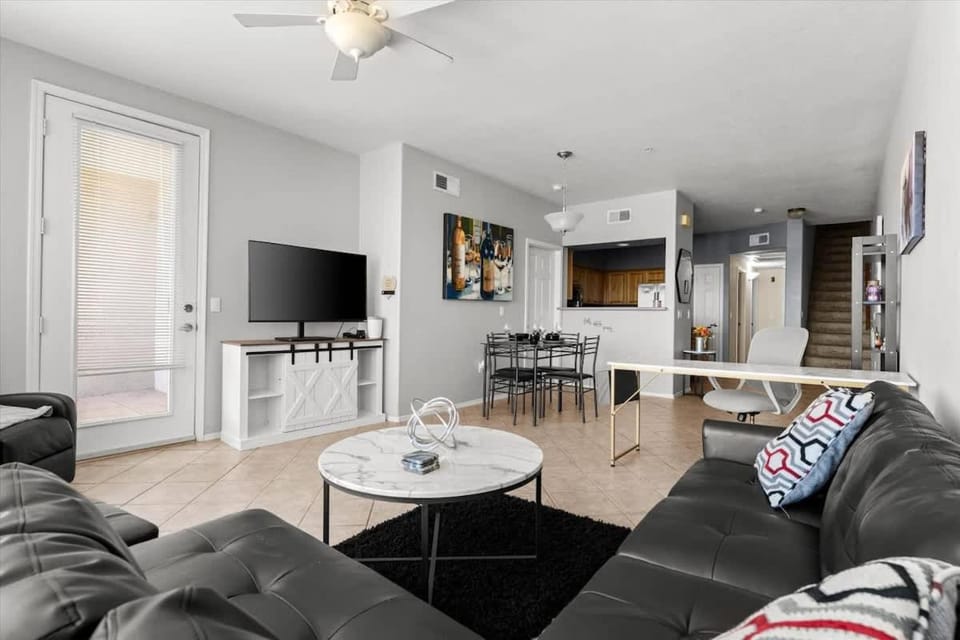 Lakefront Serenity House in Tempe
