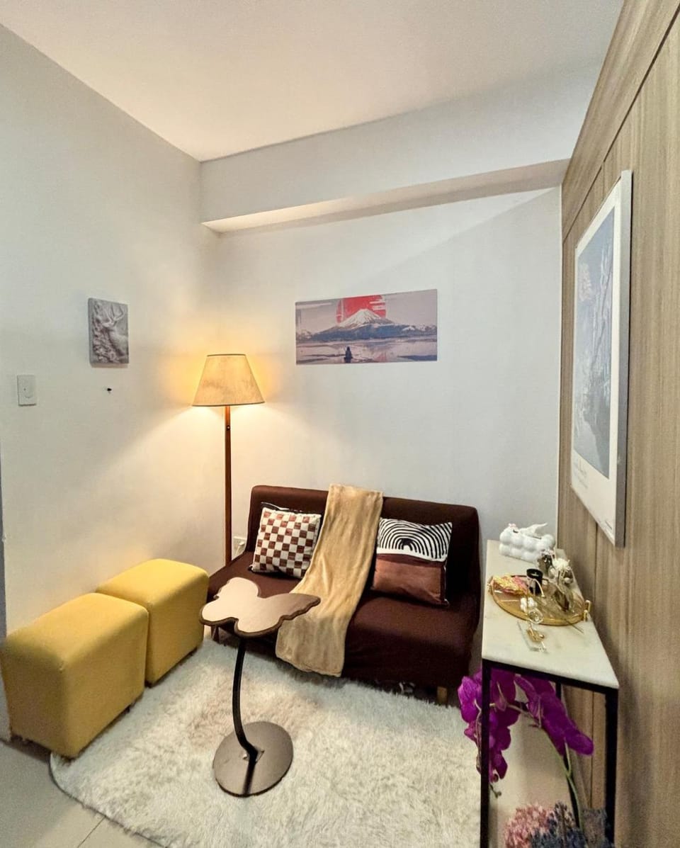 Your Skyline Hideaway Apartment in Mandaluyong