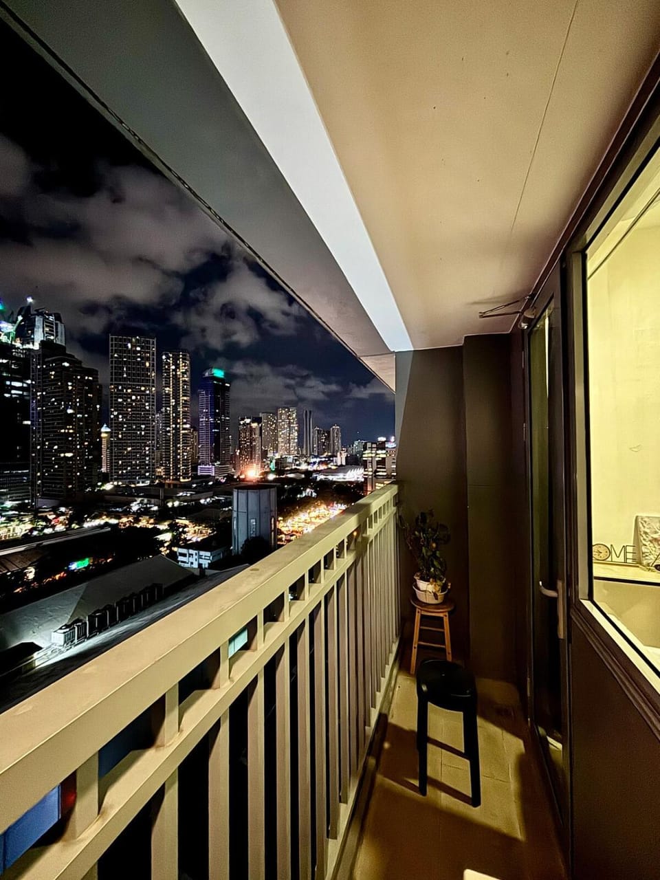 Your Skyline Hideaway Apartment in Mandaluyong