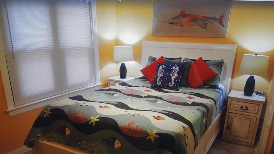 Furnished 3 bed, 3 bath condo on Orange Beach, Beach side Apartment in Orange Beach