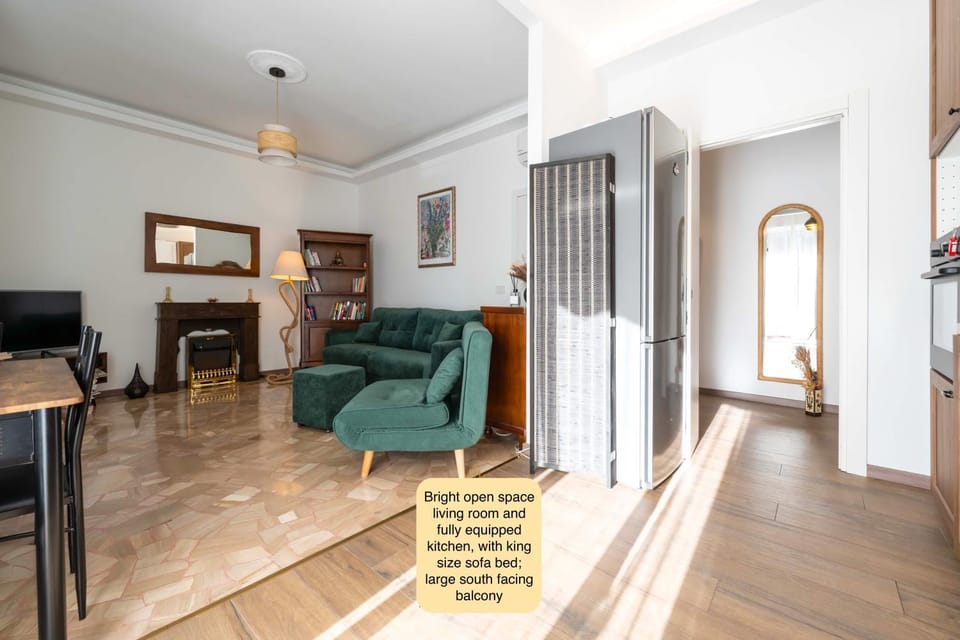 Dining area, microwave, kitchen, air conditioner