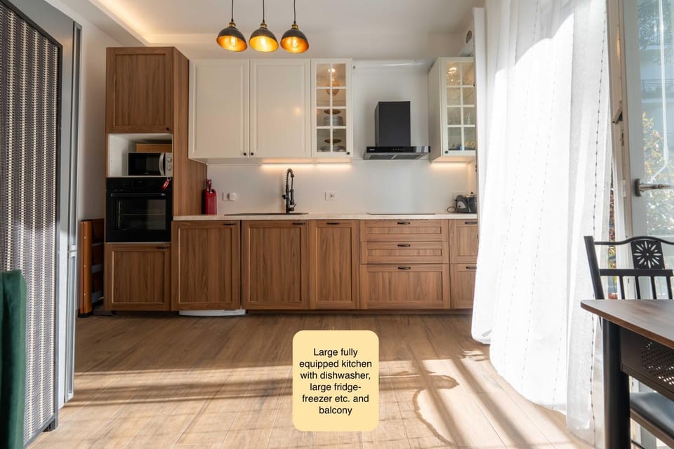 Coffee/tea facilities, Kitchen or kitchenette, dishwasher, oven, stove