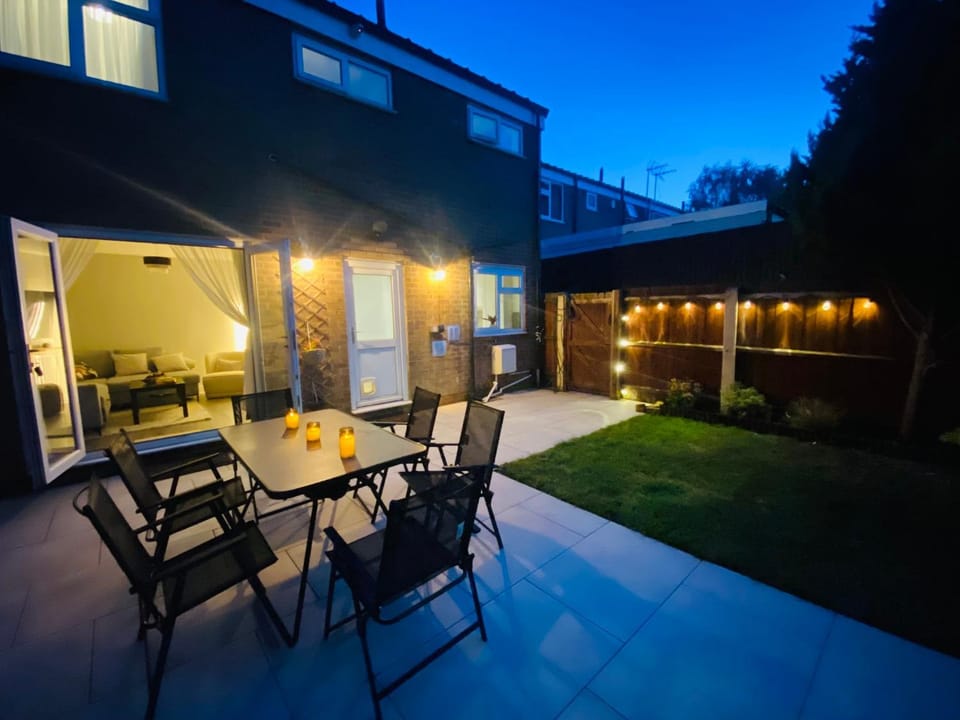 Modern House - Sleeps 12 - Birmingham City - FREE Parking House in Birmingham