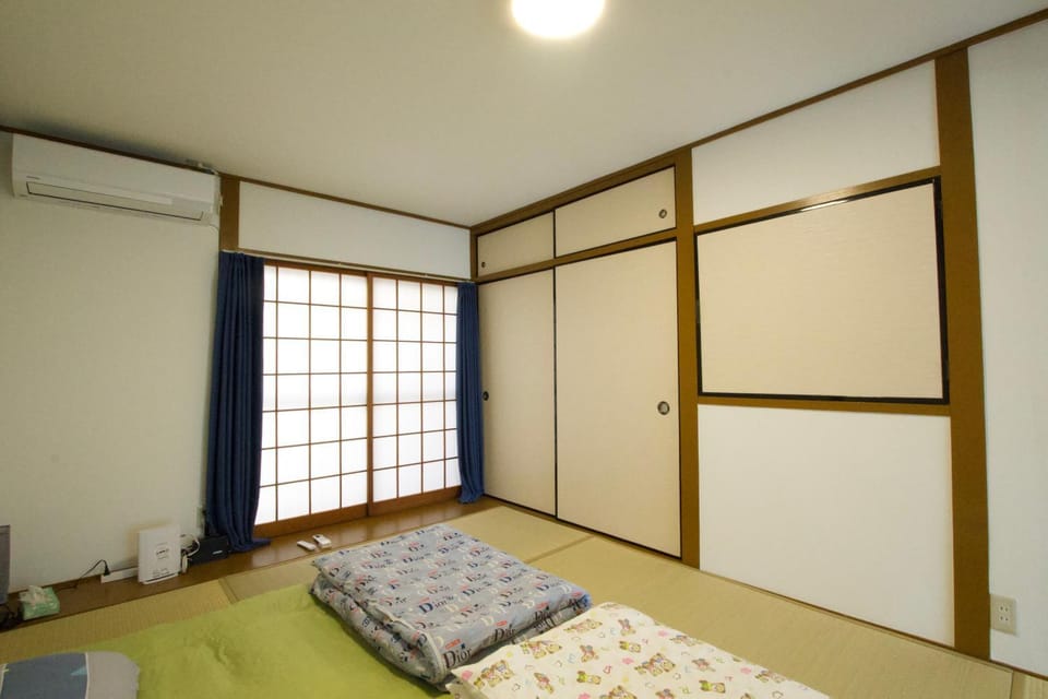 Bed, Photo of the whole room, Bedroom, wardrobe, air conditioner