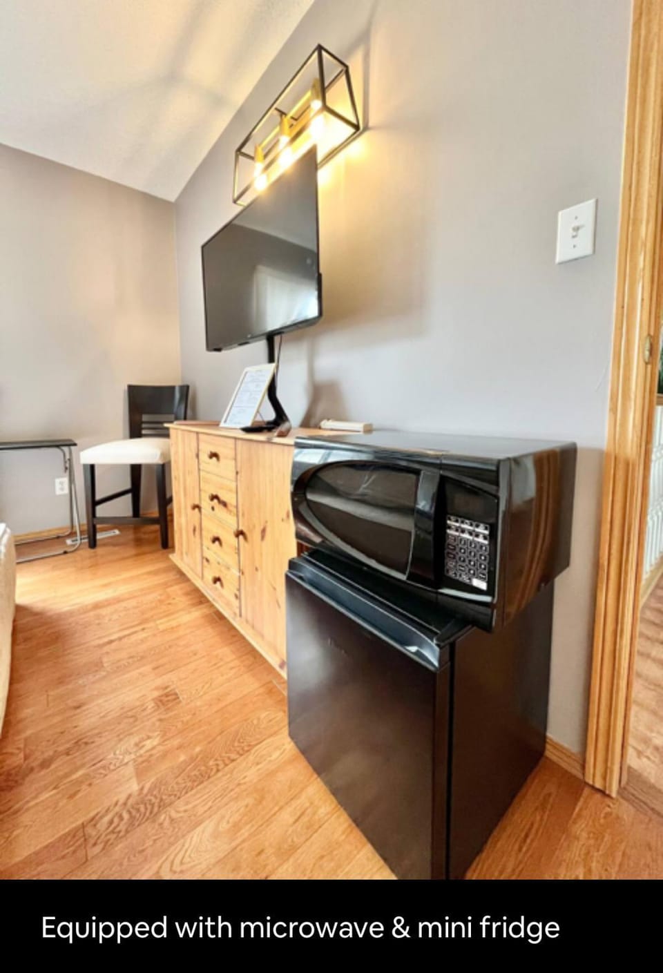 Peg City Queen Guest Suite & Ensuite Bath With Parking Vacation rental in Winnipeg
