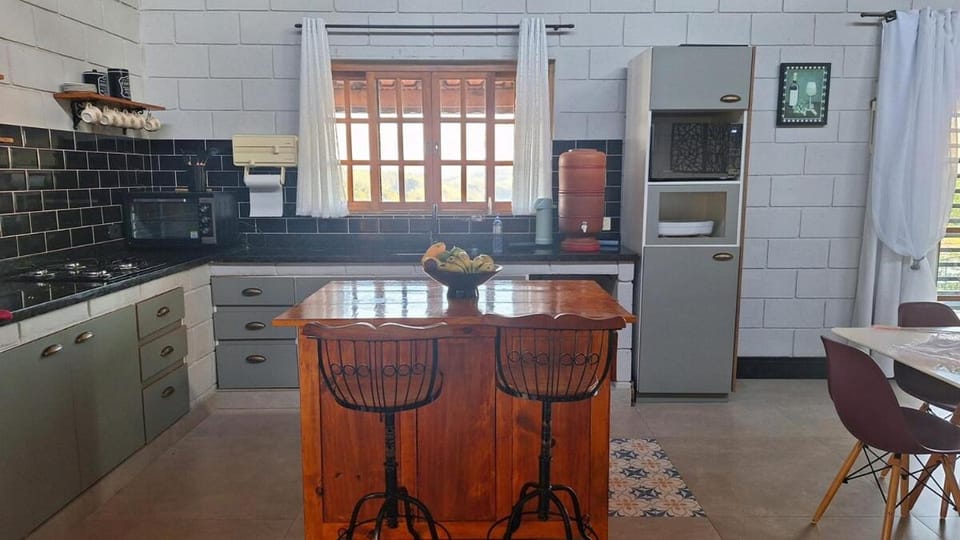 Kitchen or kitchenette, Dining area, oven, stove