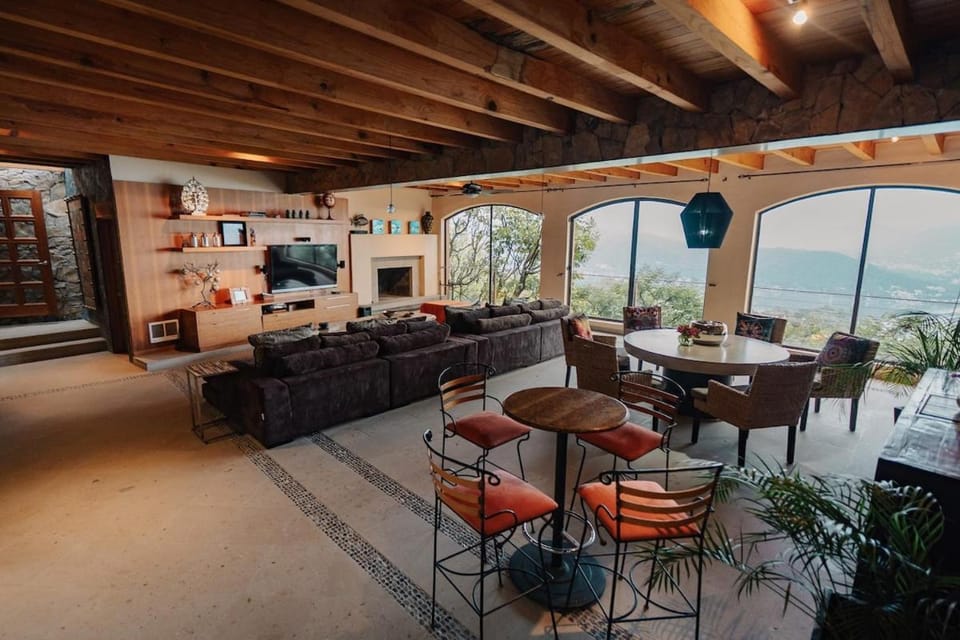 Communal lounge/ TV room, Living room, Dining area