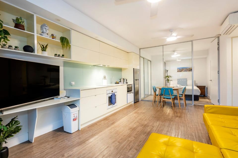 Kitchen or kitchenette, Seating area