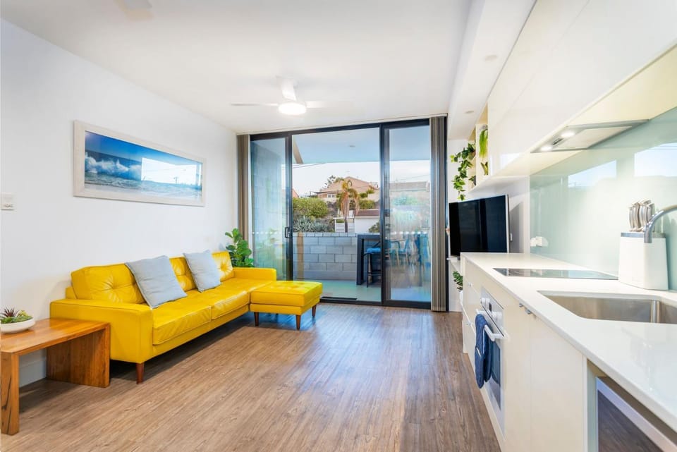 Kitchen or kitchenette, Living room, Seating area