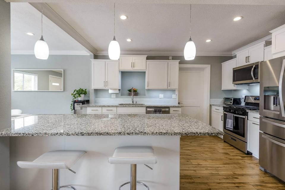 TV and multimedia, Kitchen or kitchenette, Dining area, internet, kitchen