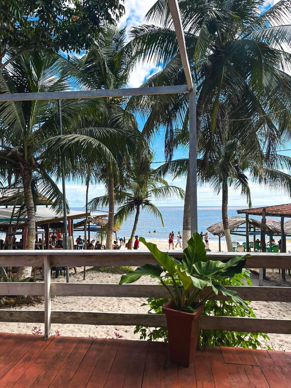 Chalé com deck de frente à praia do Vai-Quem-Quer House in State of Maranhão, Brazil