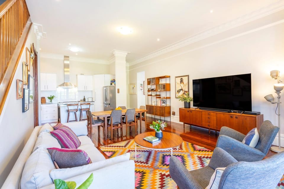 Living room, Seating area, Dining area