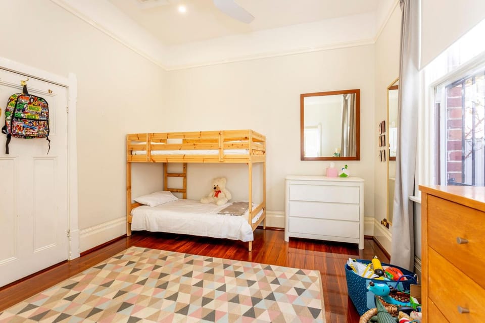 Bedroom, bunk bed