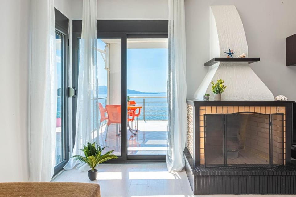 Saranda Charm 7, 3BR w Super Sea View Apartment in Sarandë
