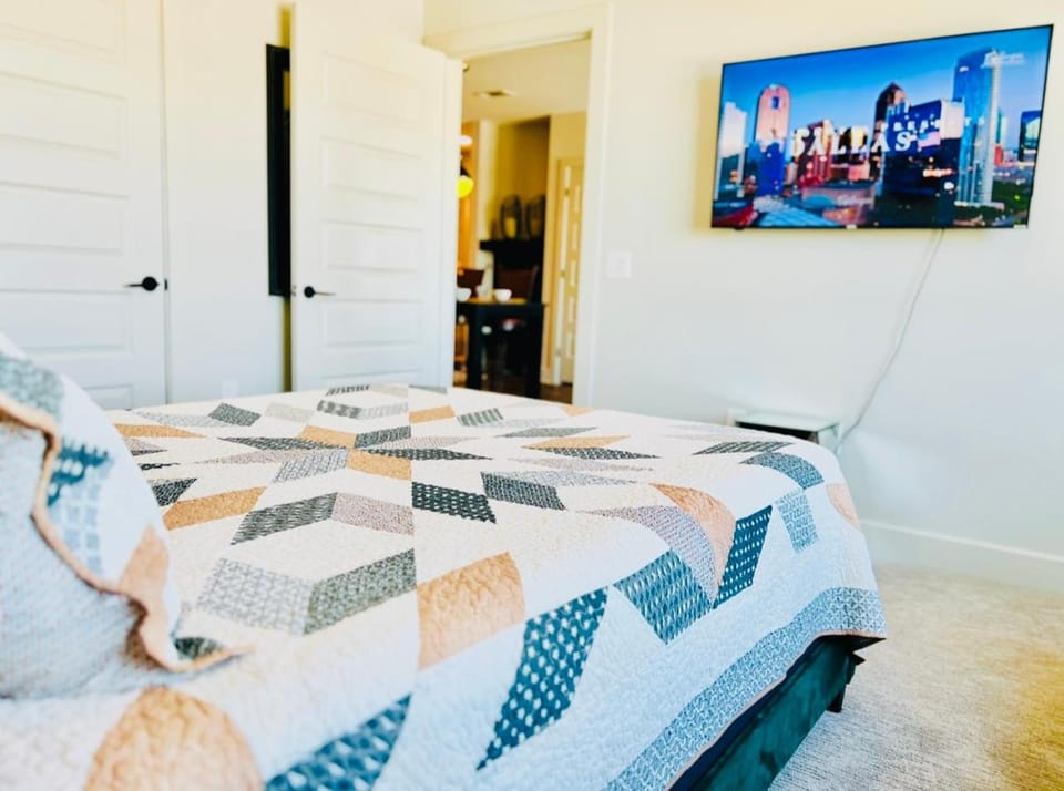 Surf Richard's Flat - The Black Collection Apartment in Dallas