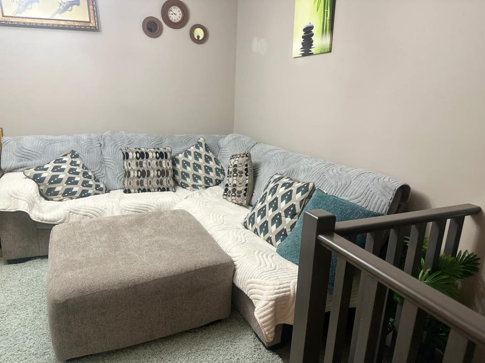 Spacious Bedroom-Near Airport YYC Vacation rental in Airdrie