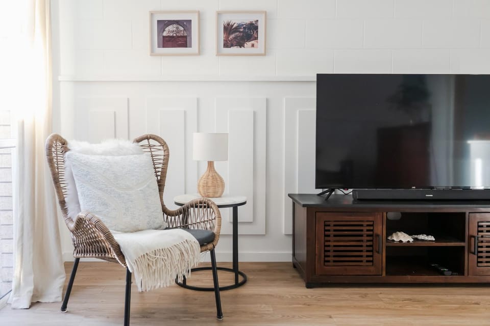 Communal lounge/ TV room, TV and multimedia, Living room, Seating area, Evening entertainment