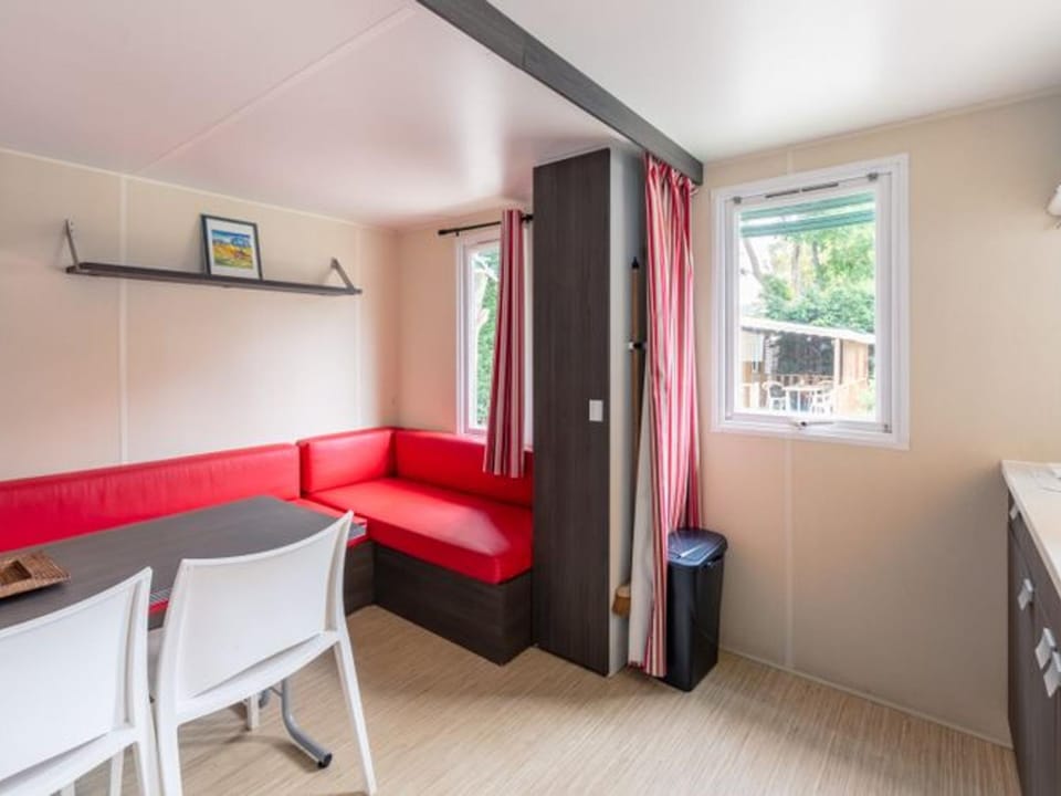 Mobil home avec terrasse à Bormes-les-Mimosas - API-1-52-270 Campground/ 
RV Resort in Bormes-les-Mimosas