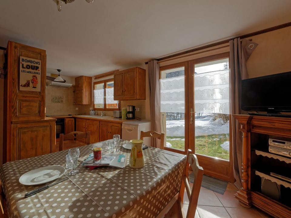 2 pièces 4 personnes Sud avec parking et animaux admis - FR-1-263-605 Apartment in Auvergne-Rhône-Alpes