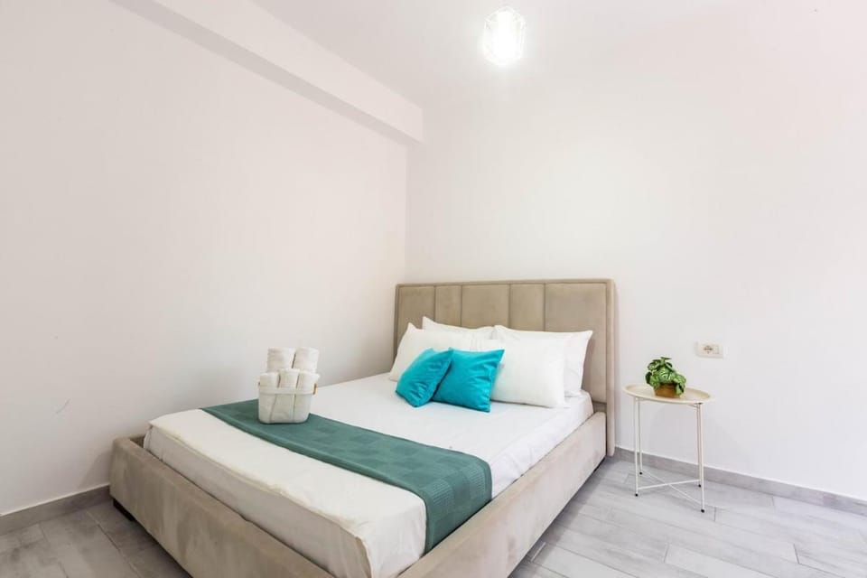 House of Stones 8, Cozy 1BR w Parking Apartment in Vlorë County, Albania