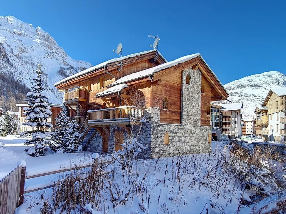 Superbe appartement 3 pièces, proche centre, avec parking - FR-1-518-168 Apartment in Val dIsere
