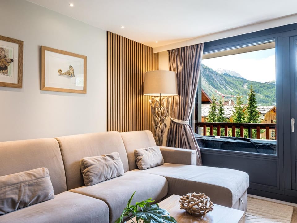 Studio rénové centre-ville Val-d'Isère avec balcon - FR-1-518-167 Apartment in Val dIsere