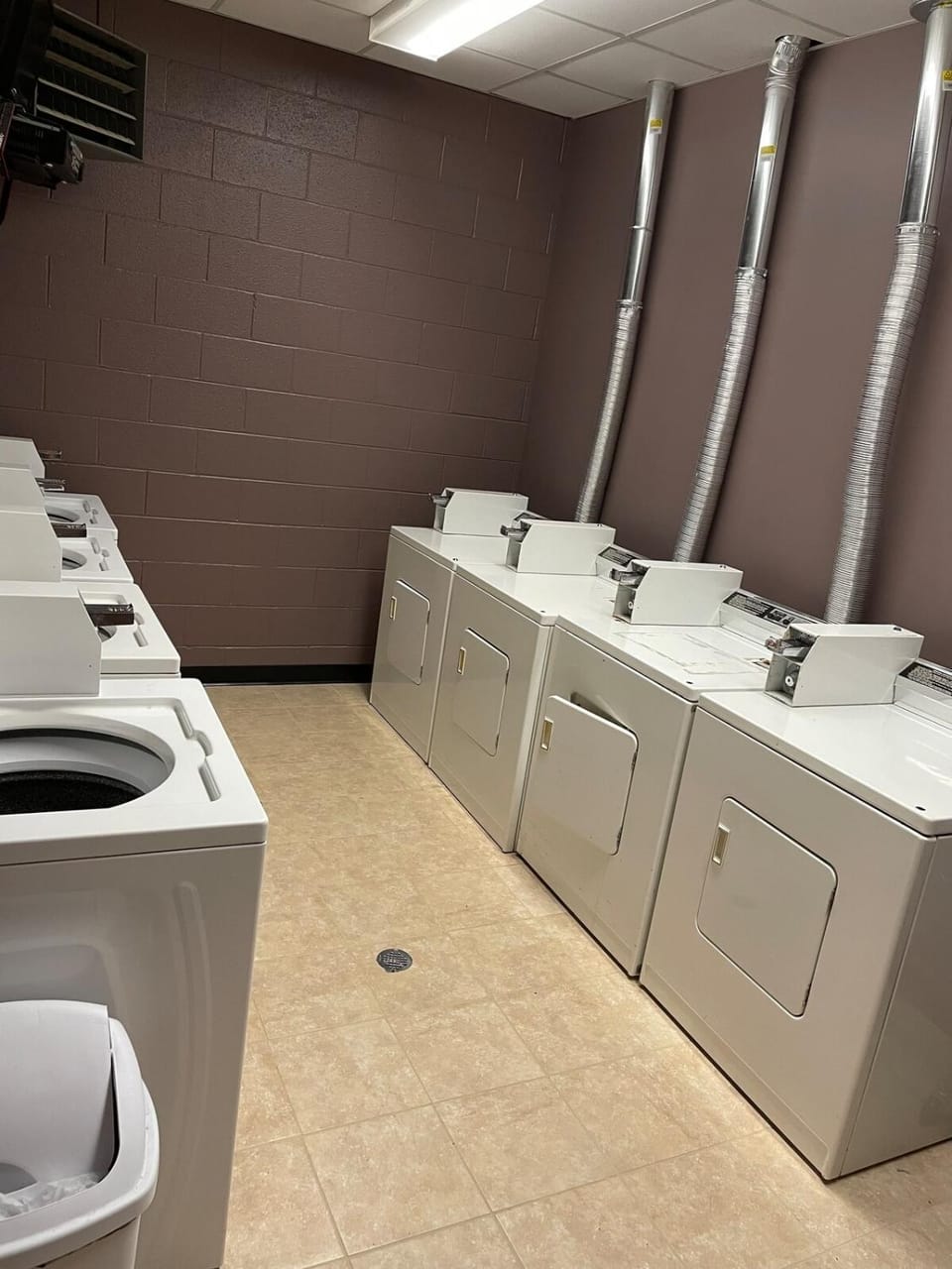 Lovely 1 Bedroom Apartment in Beautiful Small Town Apartment in Allegheny River