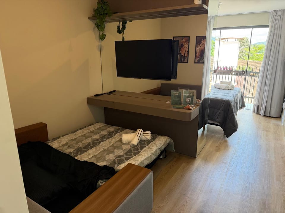 Communal lounge/ TV room, Bed, TV and multimedia, Living room, Seating area, towels