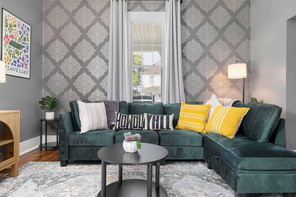 Living room, Photo of the whole room, Decorative detail, Seating area