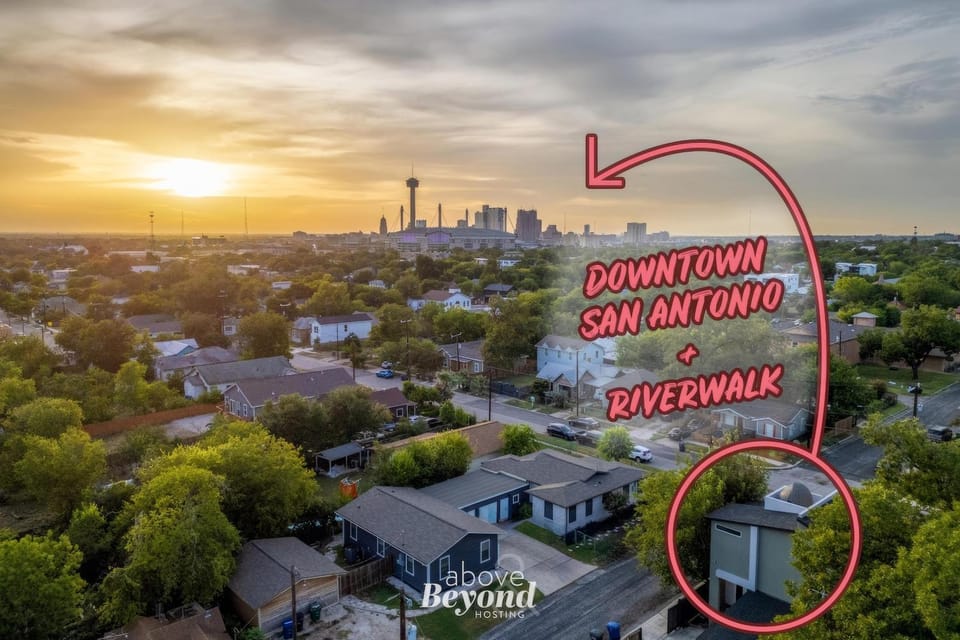Sprawling Home w Rooftop Spot House in San Antonio