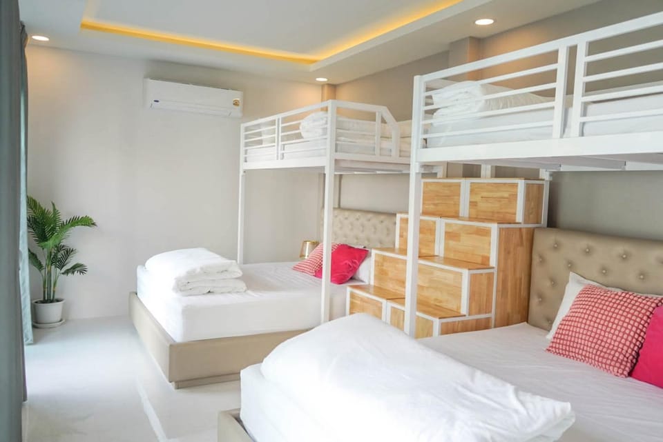 Bed, Photo of the whole room, Bedroom, air conditioner