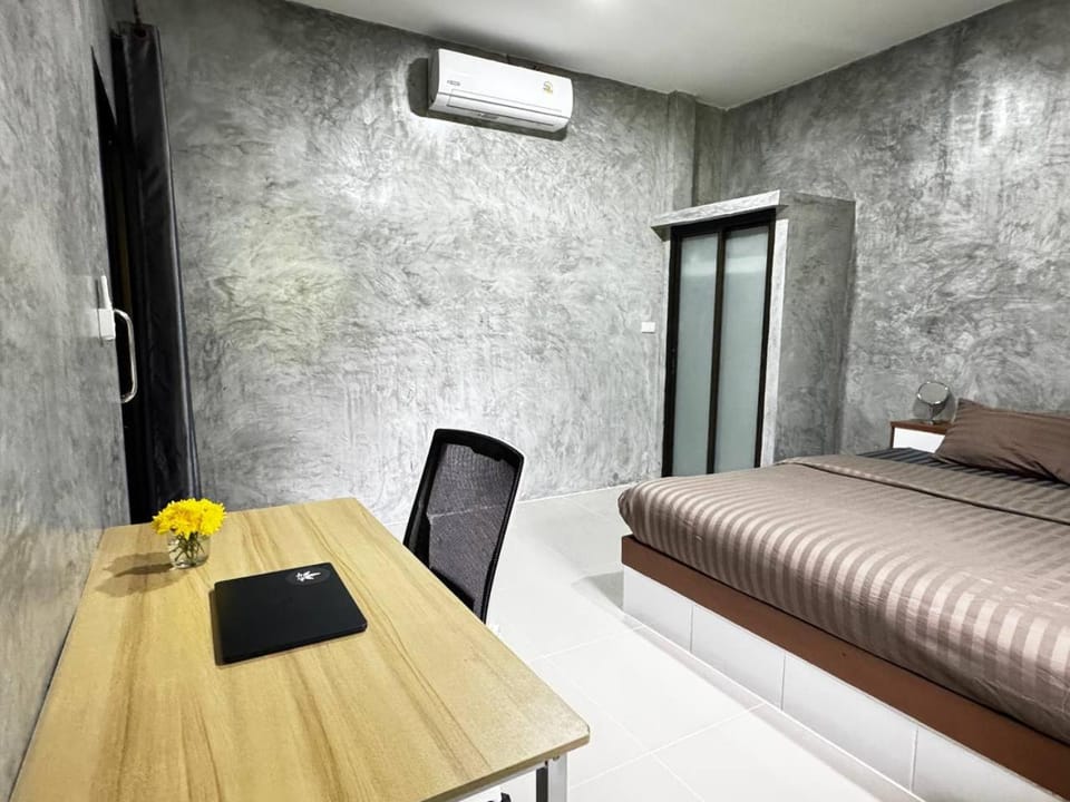 Photo of the whole room, Bedroom, air conditioner