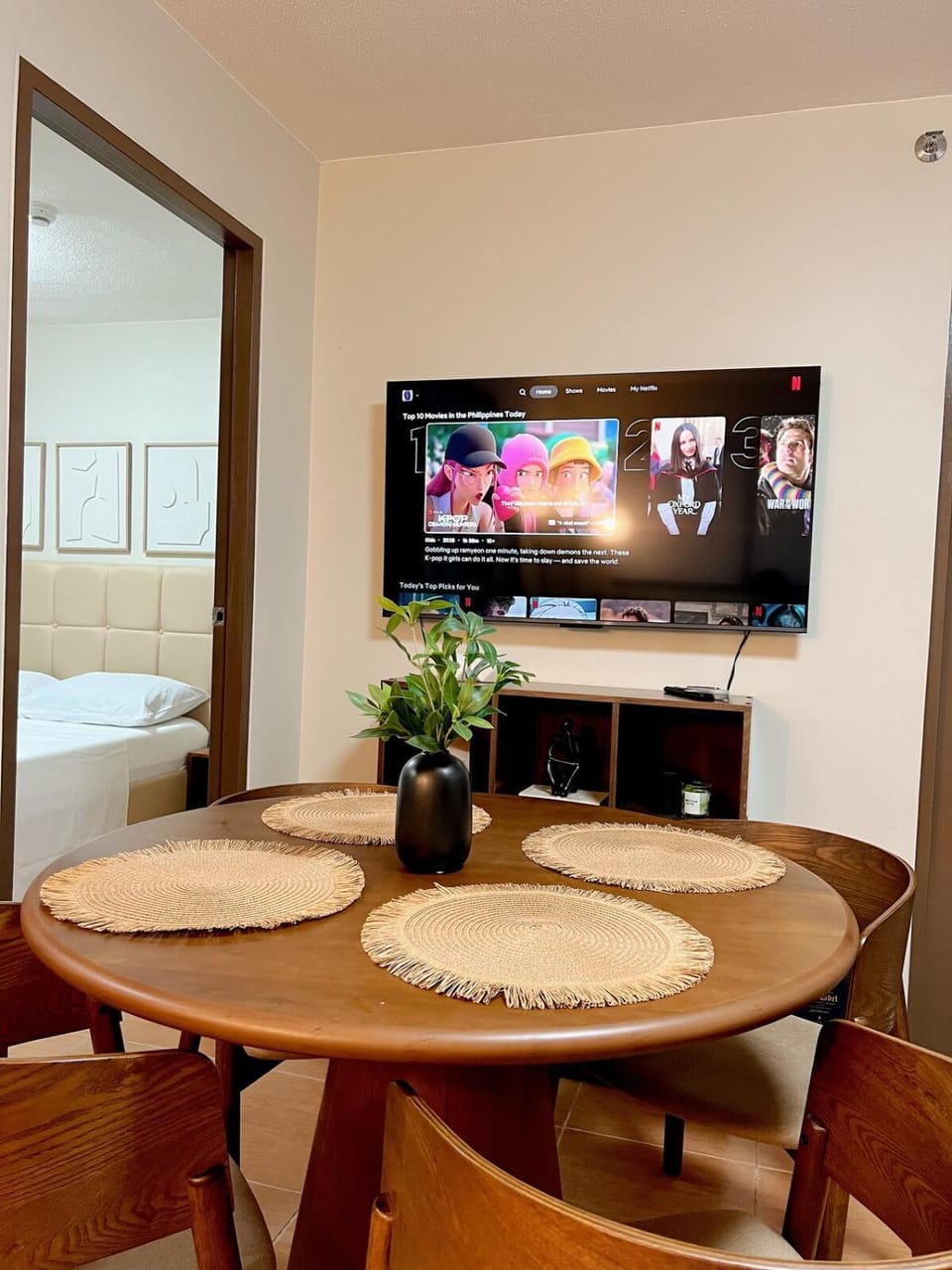 Communal lounge/ TV room, TV and multimedia, Seating area, Dining area, Evening entertainment