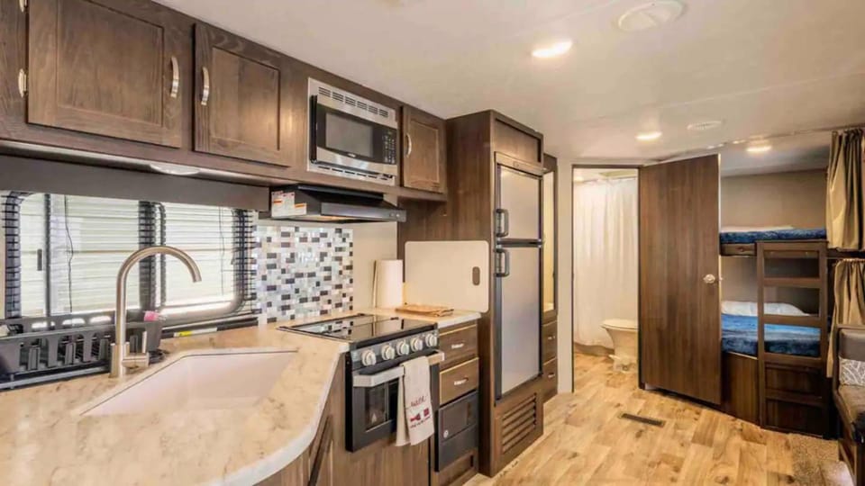 Parked RV Travel Trailer Getaway Wi-Fi with Hookups Campground/ 
RV Resort in Fresno