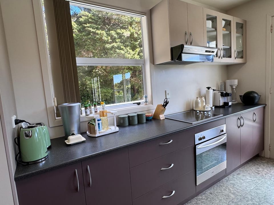 Coffee/tea facilities, Kitchen or kitchenette, Food and drinks, stove, toaster