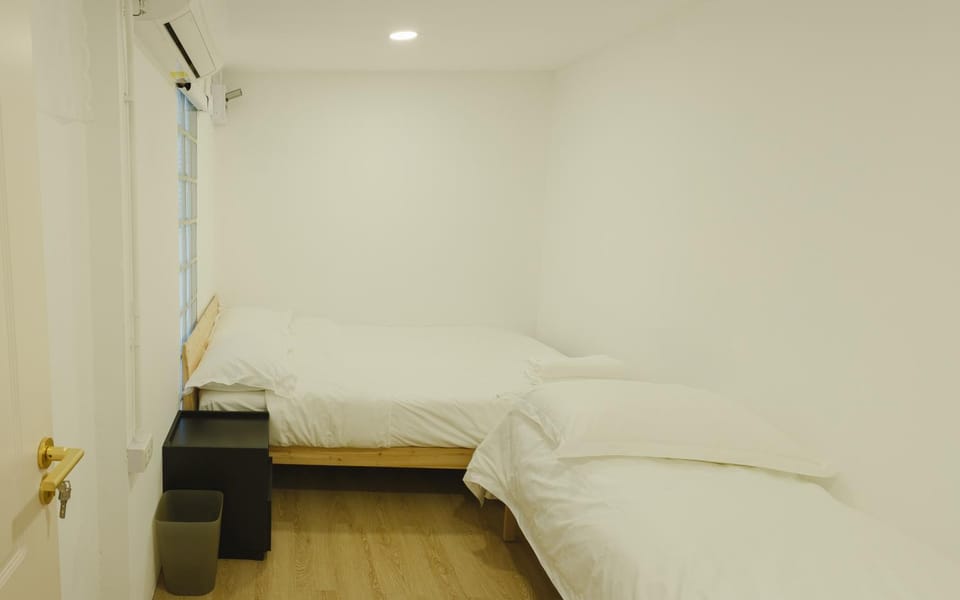 Big unit for 8 people, city center Silom Apartment in Bangkok