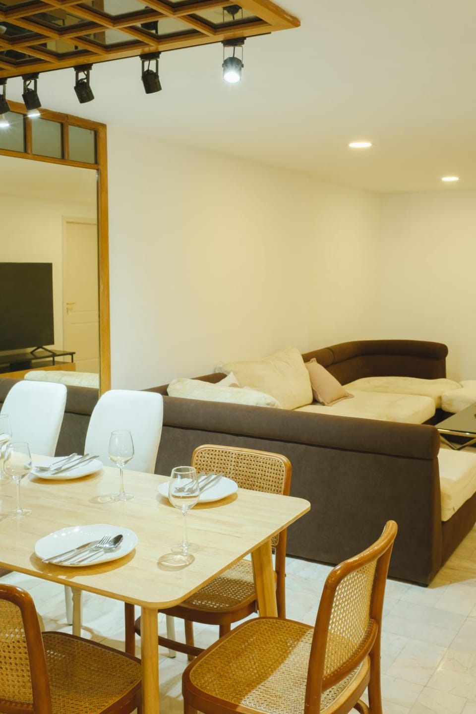 Big unit for 8 people, city center Silom Apartment in Bangkok