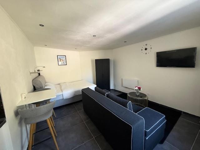 TV and multimedia, Living room, Seating area, Dining area
