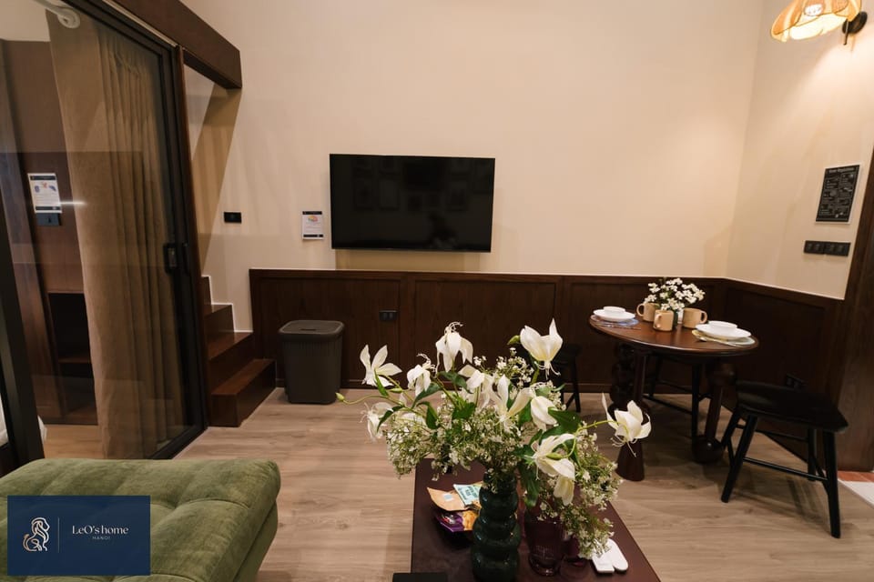 Communal lounge/ TV room, TV and multimedia, Living room, Seating area, Evening entertainment