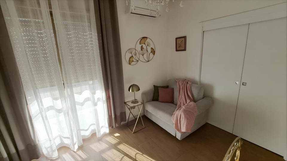 Bed, Photo of the whole room, Bedroom, internet, air conditioner